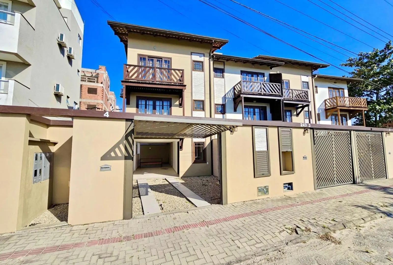 Sobrado 250 Mts Praia Mariscal Bombinhas Algodoeiro 249-4 location